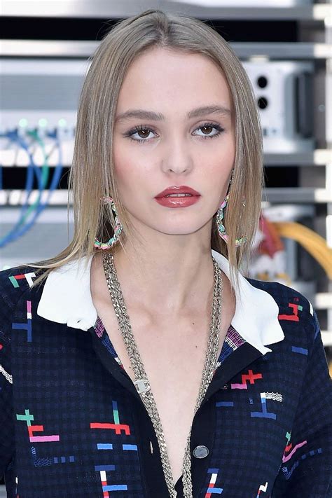 lily rose depp hairstyles